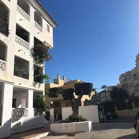 Encantador Residencial Con Piscina Lejlighed