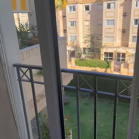 Encantador Residencial Con Piscina