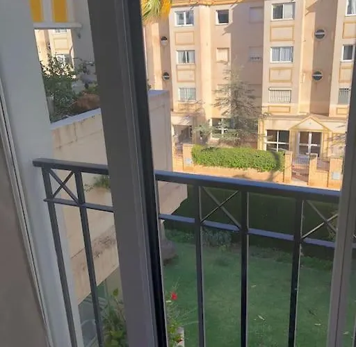 Encantador Residencial Con Piscina