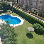 Encantador Residencial Con Piscina 托雷莫利诺斯