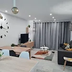 Encantador Residencial Con Piscina 托雷莫利诺斯