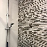 Encantador Residencial Con Piscina 公寓 *