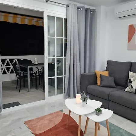 Encantador Residencial Con Piscina 托雷莫利诺斯